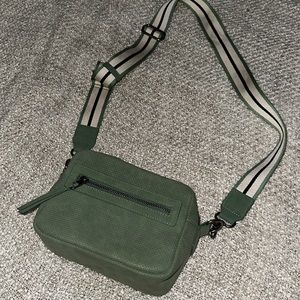 OLIVE GREEN CROSS BODY BAG ONLY WORN ONCE